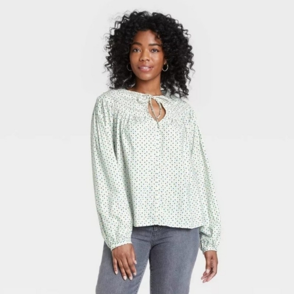Universal thread long sleeve tie front top